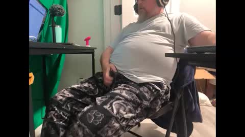 Allergictolove online show from February 25, 1:09 am