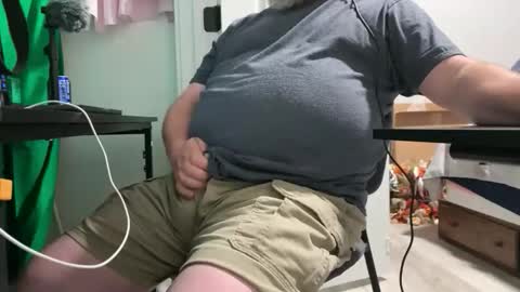 Allergictolove online show from November 3, 8:32 pm