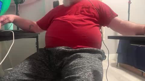 Allergictolove online show from April 28, 10:15 pm