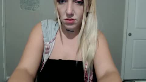 Snapshot of allforthedxll chatting on January 16, 3:56 am allforthedxll online show from January 16, 3:56 am