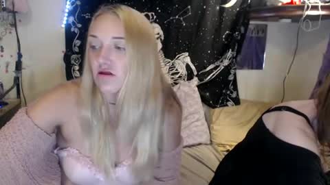 Snapshot of allforthedxll chatting on March 12, 9:23 am allforthedxll online show from March 12, 9:23 am