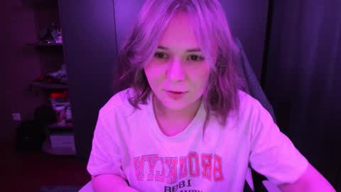 Snapshot of alli_zi chatting on November 9, 2:48 pm Blair online show from November 9, 2:48 pm