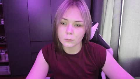 Snapshot of alli_zi chatting on December 1, 3:22 am Blair online show from December 1, 3:22 am