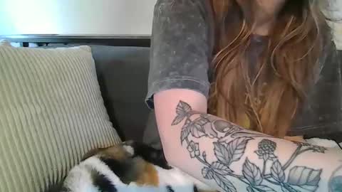 alliebearx online show from April 27, 8:07 pm