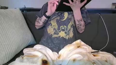 alliebearx online show from April 30, 2:29 am