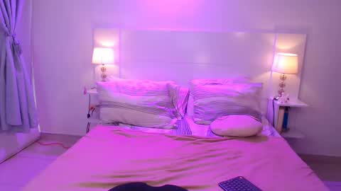 Snapshot of allieemod chatting on November 30, 8:13 pm allieemod online show from November 30, 8:13 pm