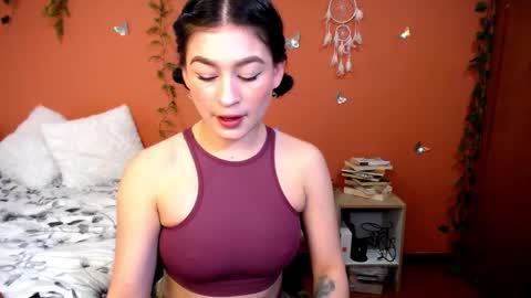 Snapshot of allierose_ chatting on November 5, 4:18 pm Allie online show from November 5, 4:18 pm