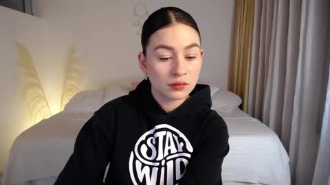 Snapshot of allierose_ chatting on January 13, 11:21 pm Allie online show from January 13, 11:21 pm