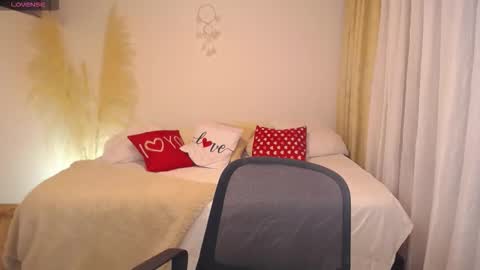 Snapshot of allierose_ chatting on March 5, 6:37 pm Allie online show from March 5, 6:37 pm