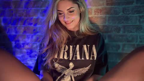 Allie online show from December 12, 2:11 pm