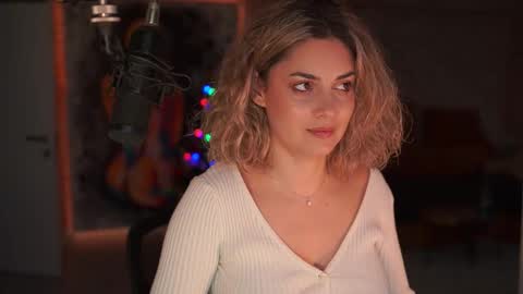 Allie online show from December 14, 1:16 pm