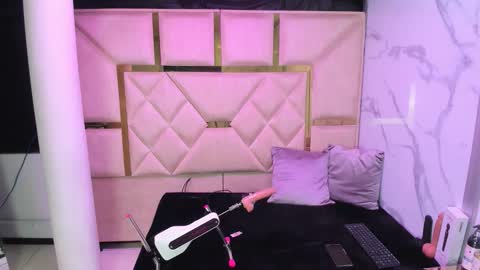 allison_69ts online show from March 14, 2:17 am