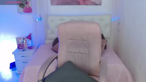 Snapshot of allison_dubois chatting on January 26, 5:23 am allison_dubois online show from January 26, 5:23 am