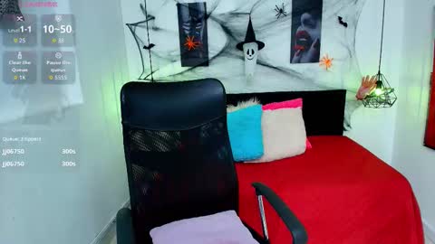 Snapshot of allison_dubois chatting on October 25, 7:27 am allison_dubois online show from October 25, 7:27 am