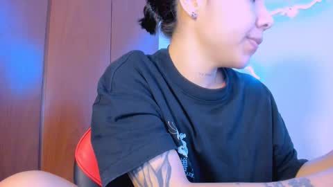 Snapshot of allison_starmodel chatting on March 20, 2:27 am allison_starmodel online show from March 20, 2:27 am