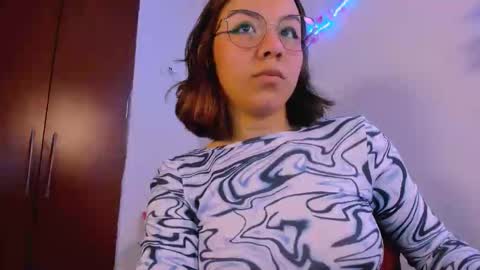 Snapshot of allison_starmodel chatting on March 28, 11:59 pm allison_starmodel online show from March 28, 11:59 pm
