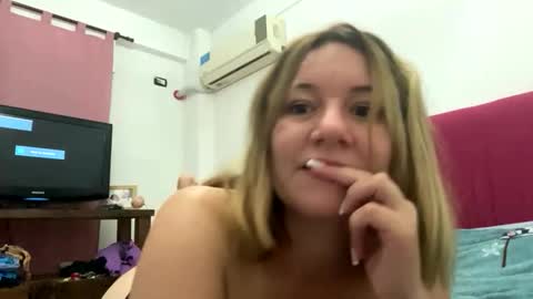 Snapshot of allisonlove2 chatting on April 13, 5:02 am allisonlove2 online show from April 13, 5:02 am