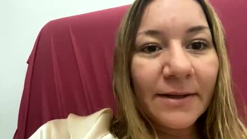 Snapshot of allisonlove2 chatting on April 15, 7:10 pm allisonlove2 online show from April 15, 7:10 pm