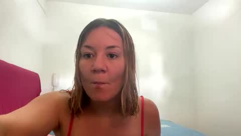 Snapshot of allisonlove2 chatting on April 22, 4:52 pm allisonlove2 online show from April 22, 4:52 pm