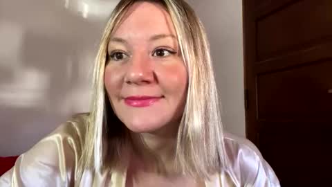 Snapshot of allisonlove2 chatting on April 29, 4:44 pm allisonlove2 online show from April 29, 4:44 pm