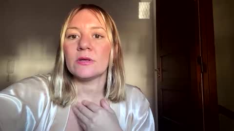 Snapshot of allisonlove2 chatting on May 12, 7:22 pm allisonlove2 online show from May 12, 7:22 pm