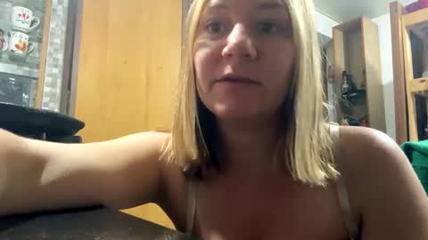Snapshot of allisonlove2 chatting on May 21, 5:58 am allisonlove2 online show from May 21, 5:58 am
