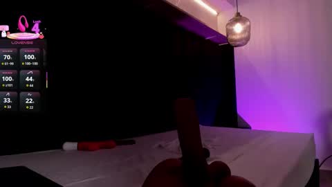 Alli  online show from October 8, 7:55 pm