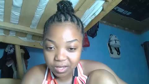 Snapshot of allizida01 chatting on February 2, 7:18 am allizida01 online show from February 2, 7:18 am