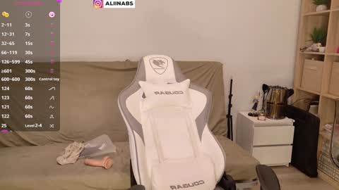 Snapshot of alllinaeve chatting on January 12, 11:04 pm Alina online show from January 12, 11:04 pm