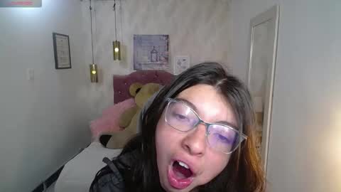 Snapshot of alllyson_ chatting on November 25, 8:31 pm alison online show from November 25, 8:31 pm