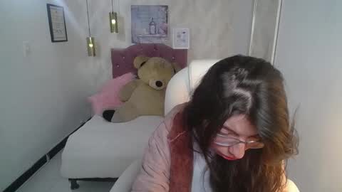 Snapshot of alllyson_ chatting on November 27, 8:00 pm alison online show from November 27, 8:00 pm