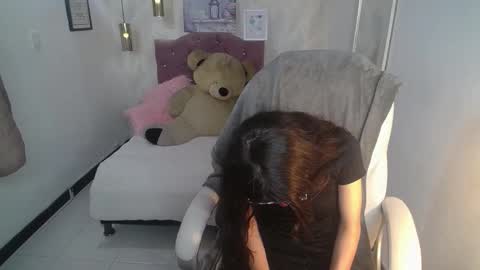 Snapshot of alllyson_ chatting on November 28, 8:22 pm alison online show from November 28, 8:22 pm