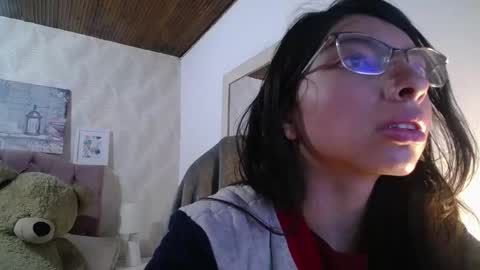 Snapshot of alllyson_ chatting on December 5, 8:16 pm alison online show from December 5, 8:16 pm