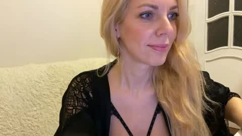 Snapshot of allmaybe chatting on May 26, 6:37 pm Nika online show from May 26, 6:37 pm