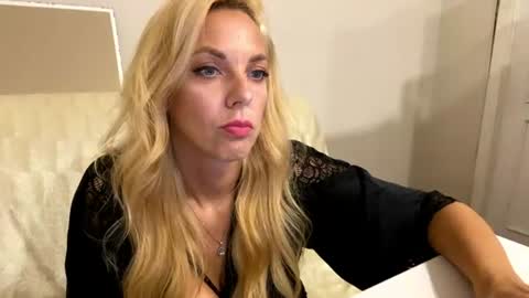 Snapshot of allmaybe chatting on July 10, 8:11 pm Nika online show from July 10, 8:11 pm