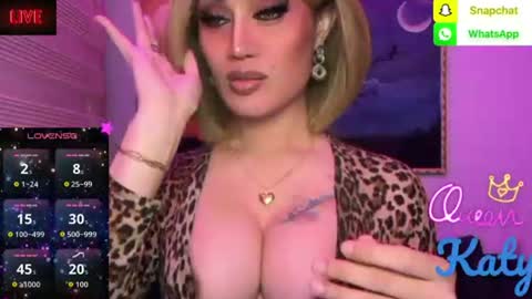 Snapshot of alluring_gemini chatting on June 15, 3:31 am Queen Majesty Katy online show from June 15, 3:31 am
