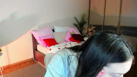Snapshot of alluringeyess chatting on April 12, 4:34 pm alluringeyess online show from April 12, 4:34 pm