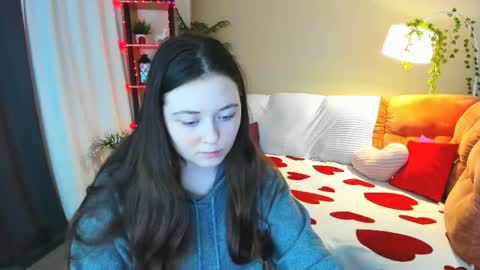 Snapshot of alluringeyess chatting on April 14, 4:24 pm alluringeyess online show from April 14, 4:24 pm