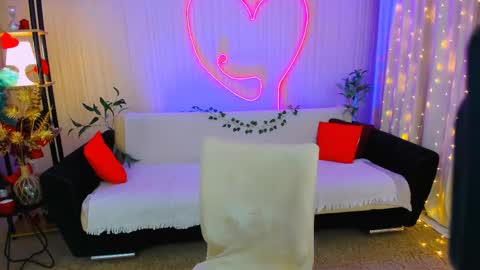 Snapshot of alluringeyess chatting on April 15, 7:58 pm alluringeyess online show from April 15, 7:58 pm