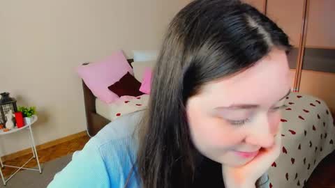 Snapshot of alluringeyess chatting on April 22, 4:41 pm alluringeyess online show from April 22, 4:41 pm
