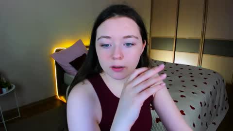 Snapshot of alluringeyess chatting on May 1, 12:43 pm alluringeyess online show from May 1, 12:43 pm