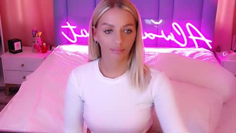 AlwaysHot online show from January 8, 7:24 am