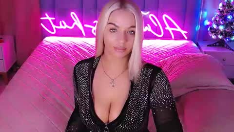 AlwaysHot online show from December 19, 2:07 am