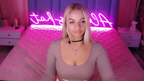 AlwaysHot online show from February 26, 2:10 am