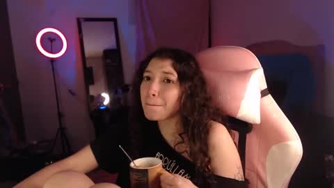 Snapshot of ally_donfort chatting on February 10, 11:34 pm Ally online show from February 10, 11:34 pm