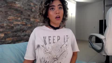 Snapshot of ally_summer chatting on January 2, 12:34 am ally_summer online show from January 2, 12:34 am