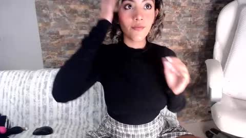 Snapshot of ally_summer chatting on January 3, 3:27 am ally_summer online show from January 3, 3:27 am