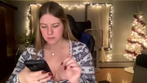 Snapshot of allyanalangel chatting on January 8, 1:53 am allyanalangel online show from January 8, 1:53 am