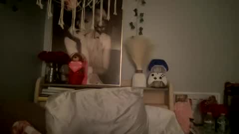 Snapshot of allyanalangel chatting on February 16, 9:37 am allyanalangel online show from February 16, 9:37 am