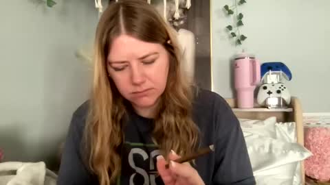 Snapshot of allyanalangel chatting on March 9, 8:52 pm allyanalangel online show from March 9, 8:52 pm